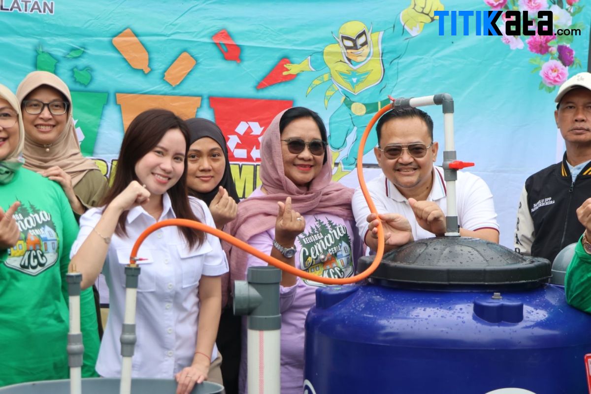 Janji Ditepati, Maria Teresa Serahkan Motor Sampah dan Toren Biogas ke Warga Bukit Nusa Indah