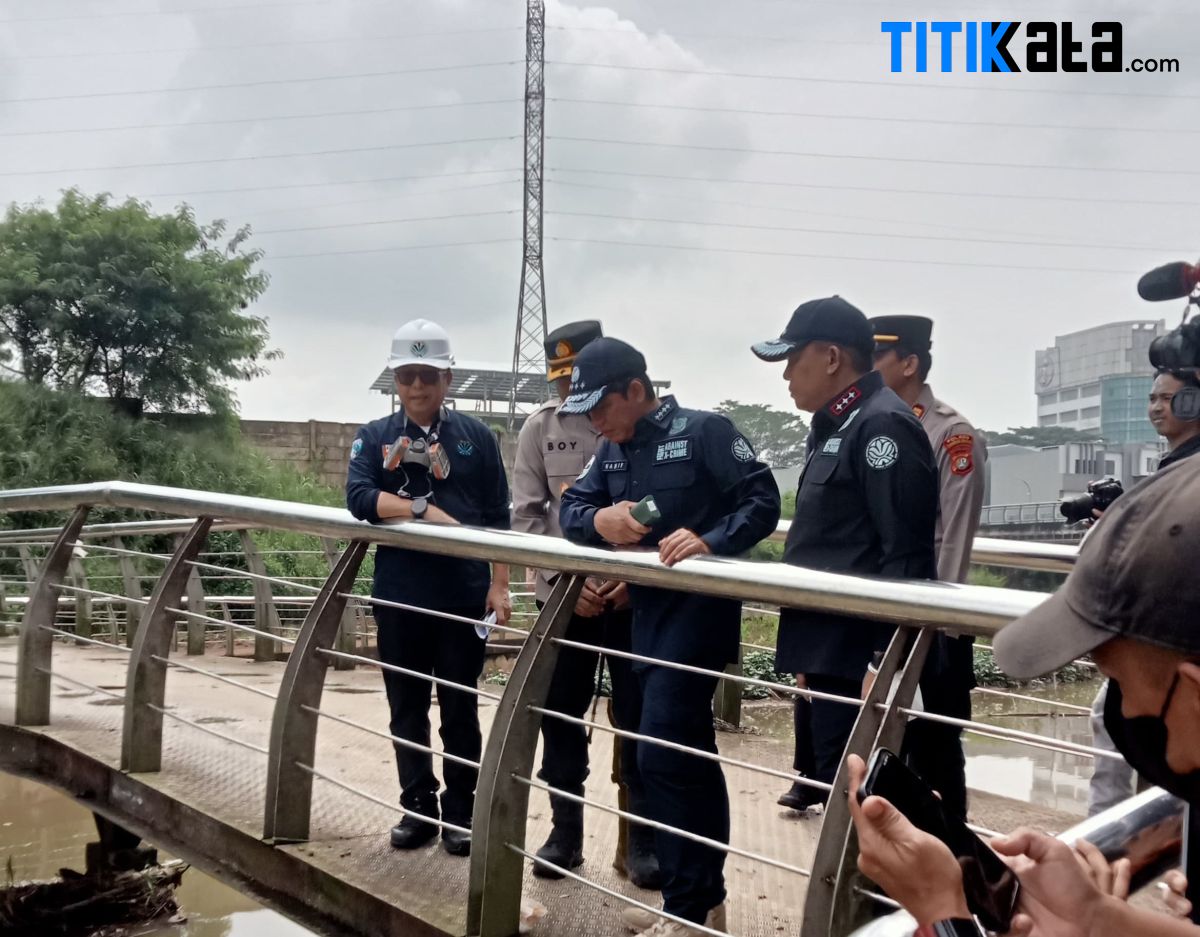Pencemaran Sungai Jaletreng Meluas 30 Km hingga Teluk Naga, Menteri LH: IPAL Gudang Kimia Tak Ada!