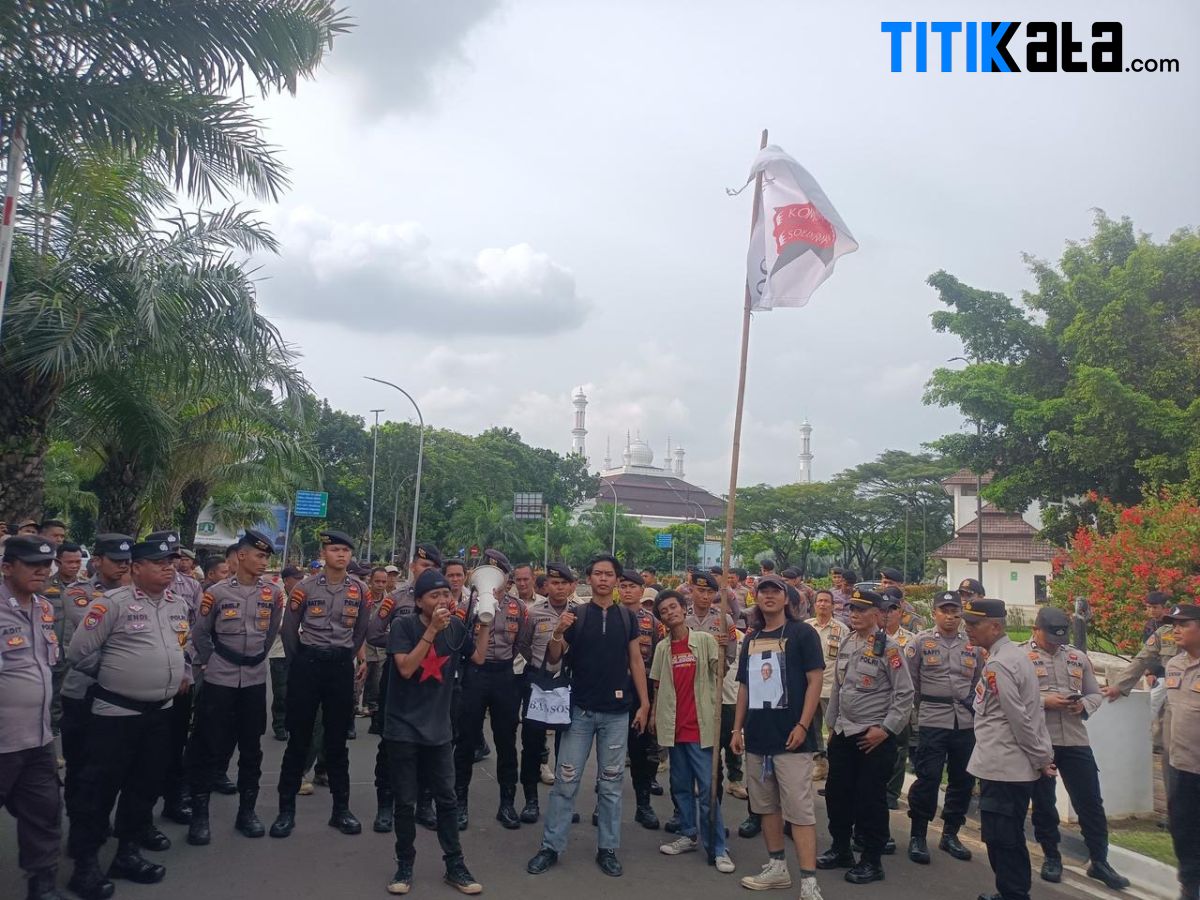 Aksi di Kantor Gubernur, KM30: Kemiskinan di Banten Bukan Takdir, Tapi Salah Arah Kebijakan