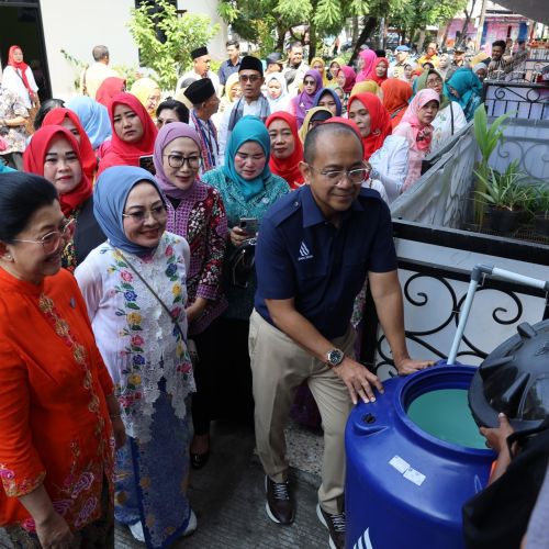 Sambut Hari Kartini, PAM JAYA dan TP PKK Bagi Toren Air Gratis ke Ibu Pejuang Keluarga
