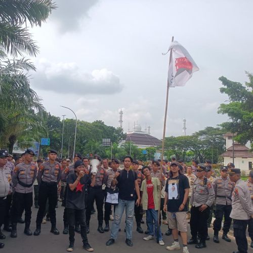 Aksi di Kantor Gubernur, KM30: Kemiskinan di Banten Bukan Takdir, Tapi Salah Arah Kebijakan