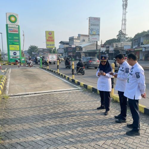 Dikeluhkan Warga, Dishub Tangsel Tinjau Penyempitan Jalan di Depan SPBU BP-AKR Rawabuntu