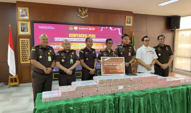 Kejari Tangsel Setor Rp14,2 Miliar Uang Rampasan Kasus Pinjol Ilegal ke Kas Negara