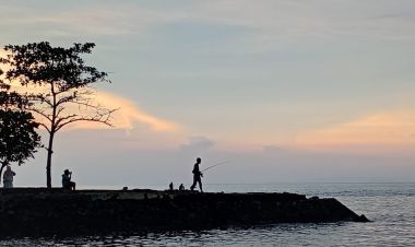 Anyer Mendadak Sunyi, Erupsi Anak Krakatau Bikin Wisatawan Menepi