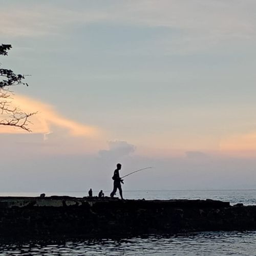 Anyer Mendadak Sunyi, Erupsi Anak Krakatau Bikin Wisatawan Menepi