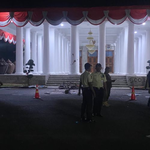 Lilin Duka Berujung Adu Fisik di Pendopo Bupati Serang, Mahasiswa dan Jurnalis Terluka